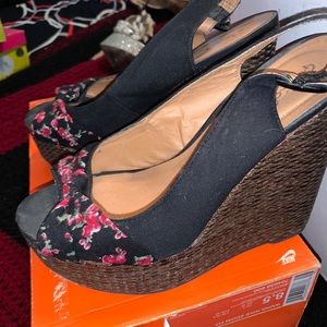 Black floral wedges